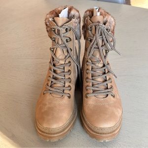 Brand new light tan boots